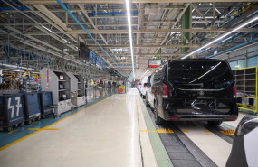 ep archivo   una furgoneta mercedes benz vans en la planta de mercedes vitoria en vitoria gasteiz