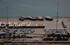 ep archivo   vista general de contenedores en el muelle de descarga del puerto de barcelona en