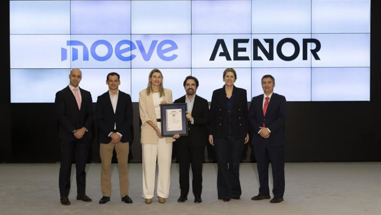 Desde la izquierda: Aitor Casado (Aenor), David Liras (Moeve), Virginia Beltramini (Moeve), José Manuel Martínez (Moeve), Mar Perrote (Moeve), Nicolás Henríquez (Aenor) | JUAN OLIVARES, MOEVE ep desde la izquierda aitor casado aenor david liras moeve virginia beltramini moeve jose manuel