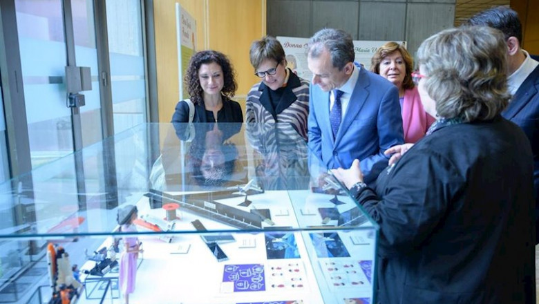 ep el ministro de ciencia innovacion y universidades pedro duque visitando la exposicion mujeres ep el ministro de ciencia innovacion y universidades pedro duque visitando la exposicion mujeres