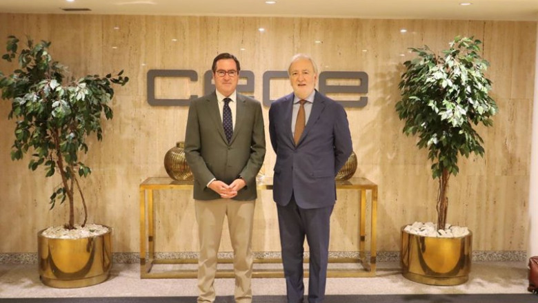 ep el presidente de la ceoe antionio garamendi izda y el presidente de la aec jose maria beneyto
