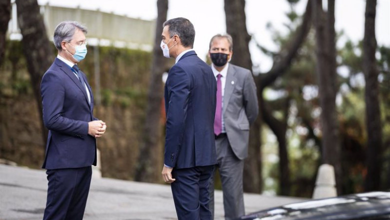 ep el presidente del gobierno pedro sanchez d saluda a su llegada al acto de clausura del ii foro la ep el presidente del gobierno pedro sanchez d saluda a su llegada al acto de clausura del ii foro la
