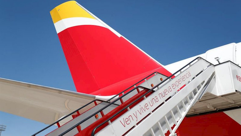 Entrada trasera del nuevo avión A350, de la aerolínea Iberia, bautizado como 'Juan Sebastián Elcano', en honor al marino español, presentado en las instalaciones de Iberia, próximas al aeropuerto Madrid-Barajas. | Óscar J.Barroso - Europa Press - Archivo ep entrada trasera del nuevo avion a350 de la aerolinea iberia bautizado como juan sebastian elcano