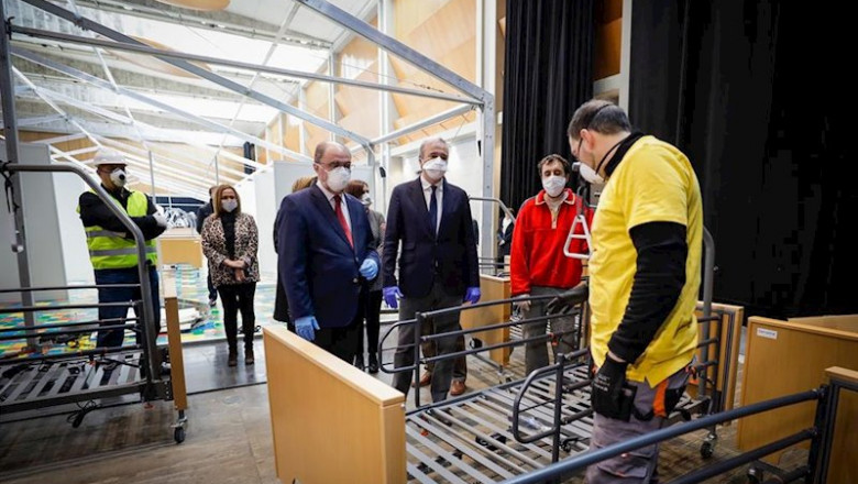 Javier Lambán y Jorge Azcón visitan las instalaciones del Auditorio de Zaragoza donde se están instalando un hospital de campaña frente al COVID-19. | CHUS MARCHADOR ep javier lamban y jorge azcon visitan las instalaciones del auditorio de zaragoza donde se estan