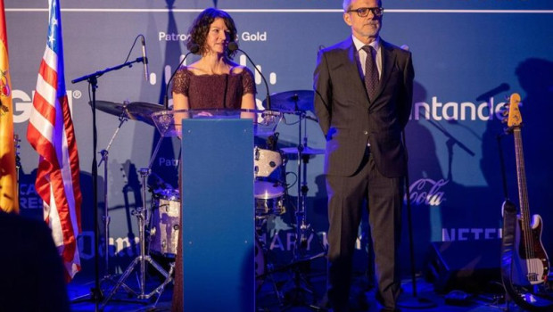 ep la embajadora en funciones de eeuu en espana rian harris y el presidente de la amchamspain jaime