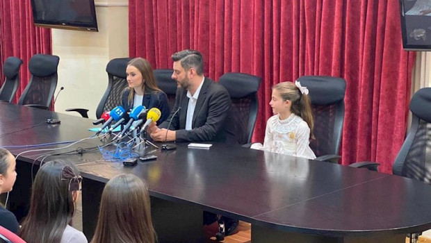 ep la fallera mayor de valncia consuelo llobell comparece en rueda de prensa junto al concejal