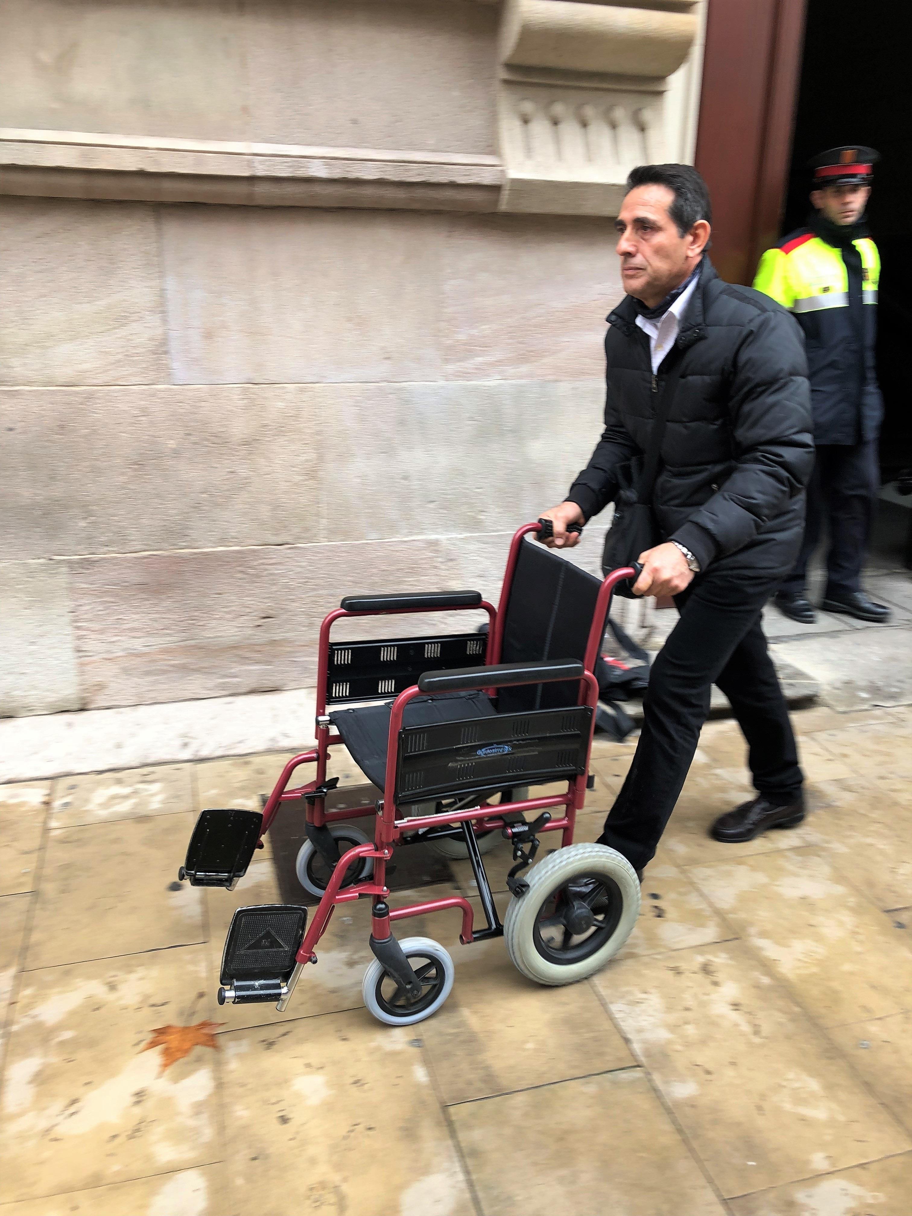 La silla de ruedas de Fèlix Millet vacía tras su ingreso a prisión | Europa Press ep la sillaruedasflix millet vaciasu ingresoprision