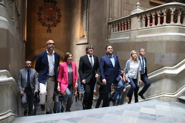 Miquel Buch, Carme Forcadell, Carles Puigdemont, Oriol Junqueras y Neus Lloveras. | @ACM948 ep mbuchcforcadellcpuigdemontojunquerasnlloveras
