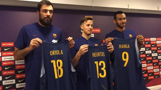 Oriola, Heurtel y Hanga, con sus nuevas camisetas | FC BARCELONA ep oriola heurtelhanga connuevas camisetas