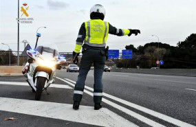 ep rdo nota de prensa huye de un control de trafico nocturno circulando por el carril contrario no