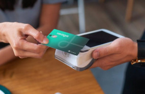 ep un cliente paga con una targeta de imagin ep un cliente paga con una targeta de imagin