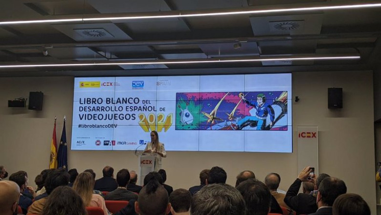 ep valeria castro presidenta de dev en la presentacion del libro blanco del desarrollo espanol de