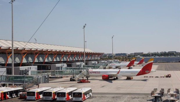ep varios aviones en la terminal 4 del aeropuerto adolfo suarez madrid barajas a 24 de julio de 2024