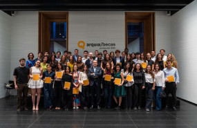 javier navarro presidente de la fundacion arquia junto a los becados de esta edicion foto de jaime erice baja 1 20251010163647 javier navarro presidente de la fundacion arquia junto a los becados de esta edicion foto de jaime erice baja 1 20251010163647