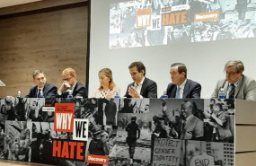 ep ana pastor y jose bono compartiendo mesa redonda tras la emision del documental sobre el odio de