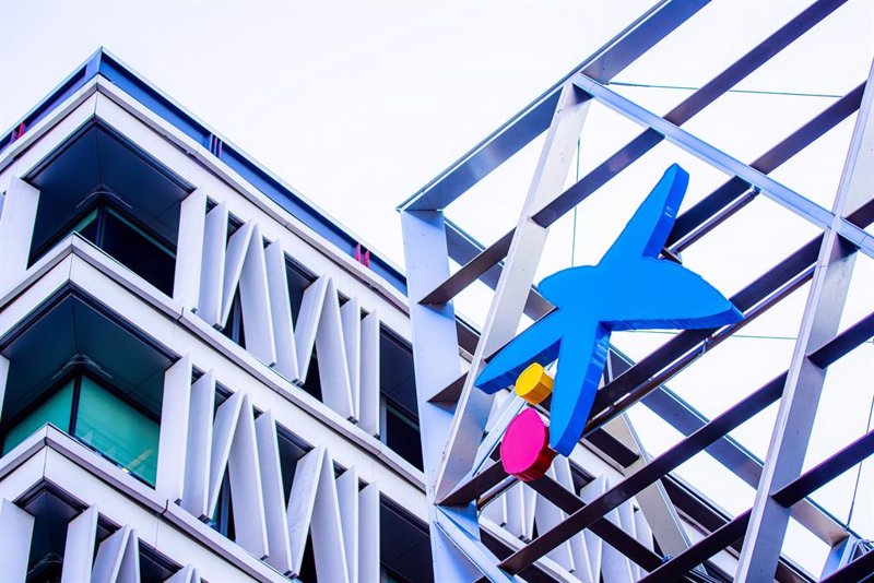 Fitch eleva el rating de CaixaBank de BBB+ a A- con perspectiva estable