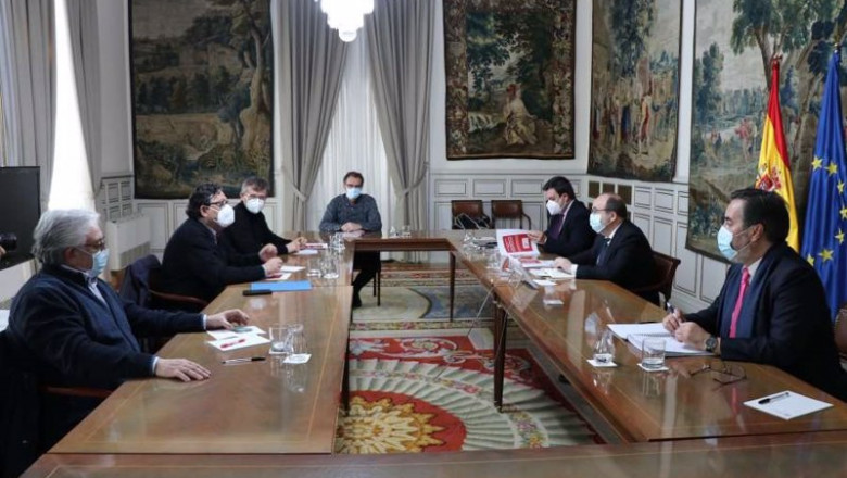 Archivo - El secretario general de la Federación de Servicios Públicos de UGT (FeSP-UGT), Julio Lacuerda, tras la reunión mantenida con el ministro de Política Territorial y Función Pública, Miquel Iceta. | UGT - Archivo ep archivo el secretario general de la federacion de servicios publicos de ugt fesp ugt julio