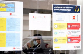 ep archivo   puerta de una oficina de empleo sepe antiguo inem