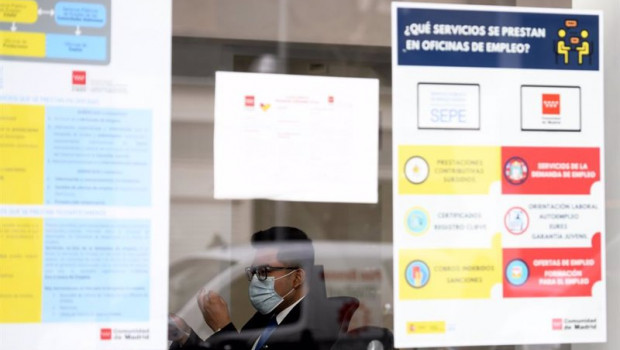 ep archivo   puerta de una oficina de empleo sepe antiguo inem