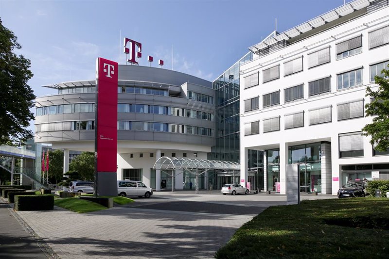 Deutsche Telekom eleva previsiones tras cuadriplicar su beneficio hasta marzo