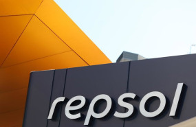 ep archivo   una estacion de servicio repsol con la nueva imagen de marca