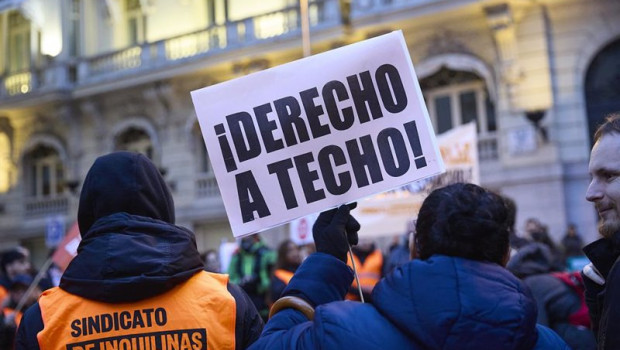 ep archivo   varias personas durante una manifestacion frente al congreso por el fin de la moratoria