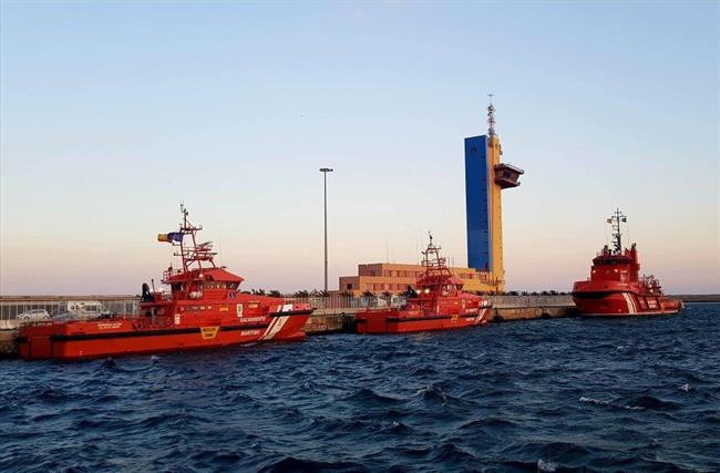 ep barcossalvamento maritimo trasladan53 personas rescatasalmeria