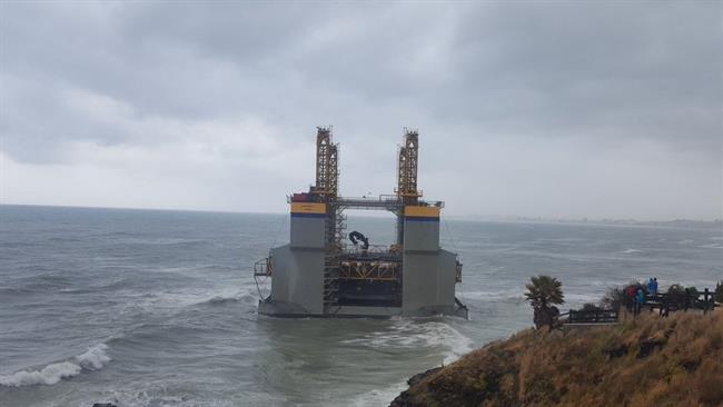 Cajonero gabarra varado playa benalmádena salvamento marítimo Agronauta estructu | EUROPA PRESS/AYTO BENALMÁDENA ep cajonero gabarra varado playa benalmadena salvamento maritimo agronauta estructu