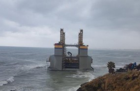 ep cajonero gabarra varado playa benalmadena salvamento maritimo agronauta estructu