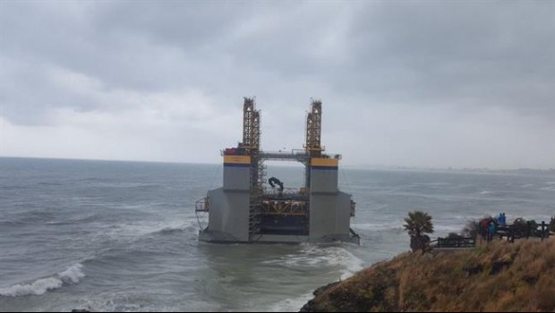 ep cajonero gabarra varado playa benalmadena salvamento maritimo agronauta estructu
