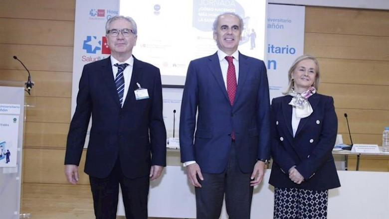 De izquierda a derecha: Joseba Barroeta, gerente del Hospital Universitario Gregorio Marañón; Enrique Ruiz Escudero, consejero de Sanidad de Madrid y Margarita Alfonsel, secretaria general de Fenin. | FENIN ep de izquierda a derecha joseba barroeta gerente del hospital universitario gregorio maranon