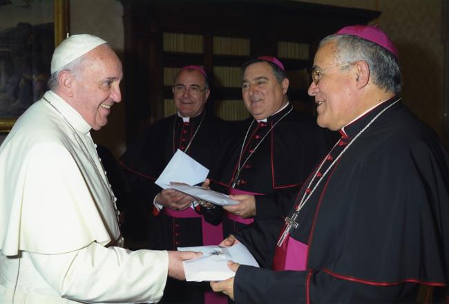 Demetrio Fernández (dcha.) con el Papa en una anterior visita a Roma | EUROPA PRESS/DIÓCESIS DE CÓRDOBA - Archivo ep demetrio fernandez dcha conpapauna anterior visitaroma