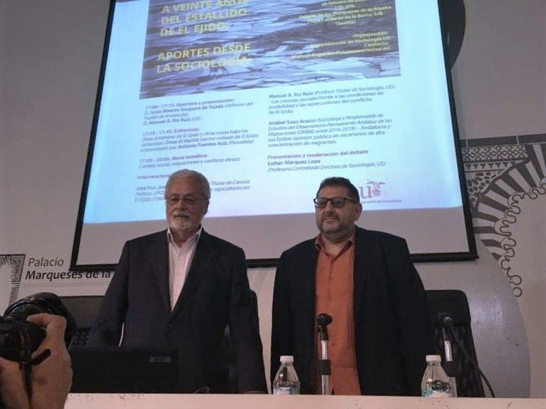 El defensor del Pueblo Andaluz, Jesús Maetzu, junto al profesor Manuel Río Ruiz | DPA ep el defensor del pueblo andaluz jesus maetzu junto al profesor manuel rio ruiz