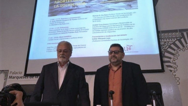 ep el defensor del pueblo andaluz jesus maetzu junto al profesor manuel rio ruiz