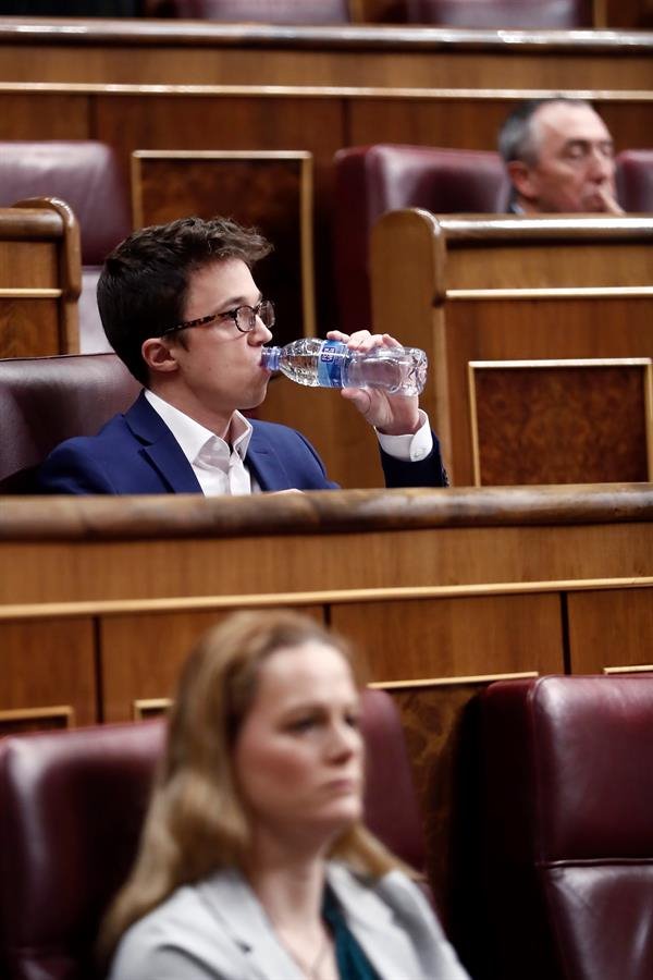 El diputado de Más Madrid, Íñigo Errejón, durante la comparecencia del presidente del Gobierno, Pedro Sánchez para explicar la declaración del estado de alarma el pasado 18 de marzo | Pool - Archivo ep el diputado de mas madrid inigo errejon durante la comparecencia del presidente del gobierno