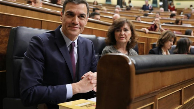 ep el presidente pedro sanchez y la vicepresidenta carmen calvo sentados en sus respectivos escanos