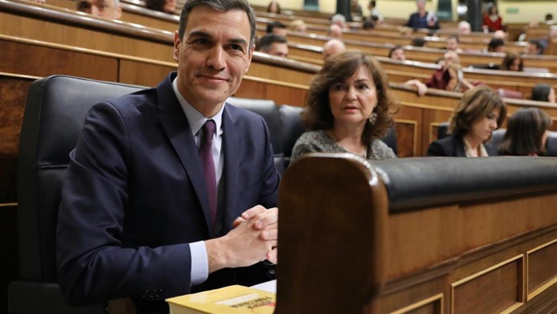 El presidente Pedro Sánchez y la vicepresidenta Carmen Calvo, sentados en sus respectivos escaños durante un pleno en el Congreso de los Diputados | Marta Fernández Jara - Europa Press - Archivo ep el presidente pedro sanchez y la vicepresidenta carmen calvo sentados en sus respectivos escanos