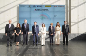 ep el viceministro de economia de azerbaiyan elnur aliyev junto con la secretaria de estado de