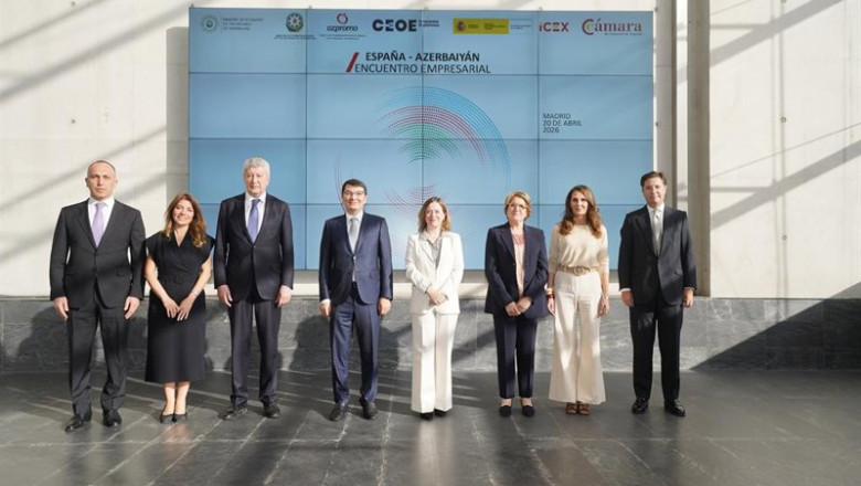 ep el viceministro de economia de azerbaiyan elnur aliyev junto con la secretaria de estado de