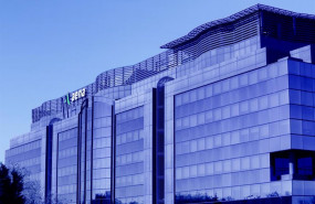 ep fachada del edificio de aena piovera azul sede central de la empresa en madrid espana a 24 de