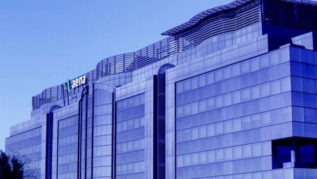 ep fachada del edificio de aena piovera azul sede central de la empresa en madrid espana a 24 de