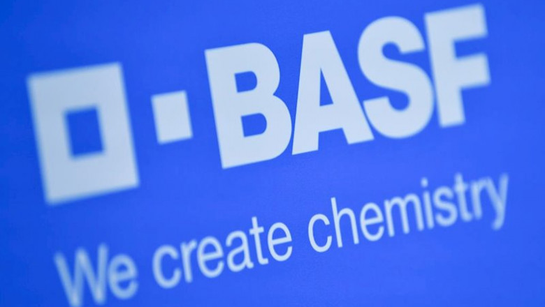 FILED - 27 February 2018, Ludwigshafen: A logo of the chemical company BASF is attached to the stage at the press conference on the company's annual figures for the past fiscal year. BASF is donating more than 100 million protective masks to help Germany | Uwe Anspach/dpa - Archivo ep filed - 27 february 2018 ludwigshafen a logo of the chemical company basf is attached to the