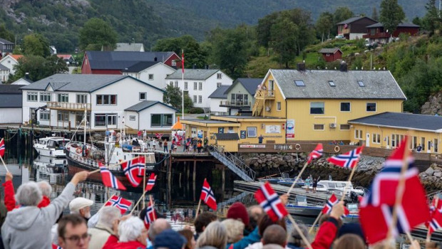 ep hurtigruten genera mas de 200 millones de euros al ano en las comunidades costeras de noruega