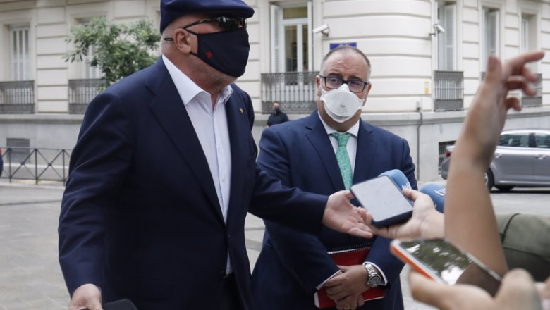ep i d el comisario jubilado jose manuel villarejo acompanado por su abogado antonio garcia cabrera