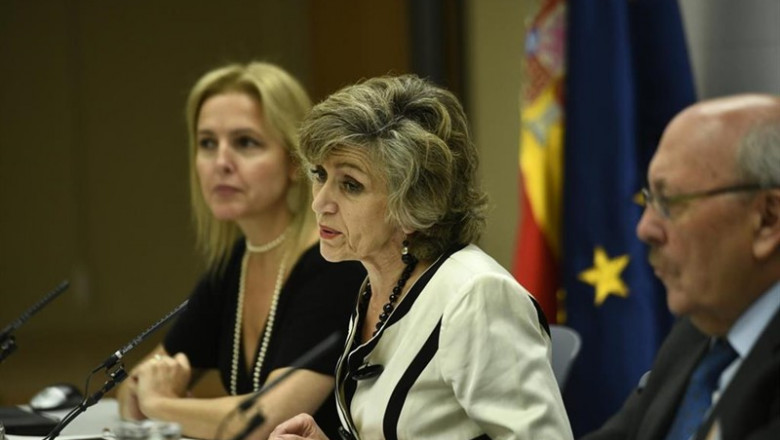 (I-D) La directora de la Organización Nacional de Trasplantes, Beatriz Domínguez-Gil; la ministra de Sanidad, Consumo y Bienestar Social en funciones, Maria Luisa Carcedo durante su intervención y el director del registro español de donantes de médula ós | Oscar Cañas - Europa Press ep i-d la directora de la organizacion nacional de trasplantes beatriz dominguez-gil la ministra de