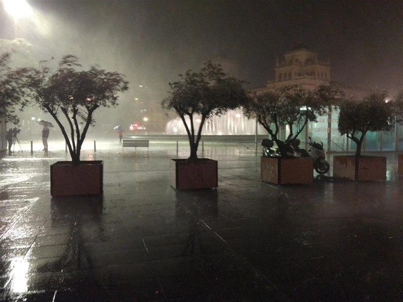 ep imagen de la plaza de zorrilla durante la tormenta