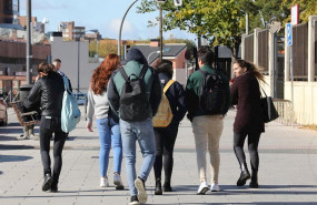 ep imagen de recurso de un grupo de jovenes abrigados en madrid