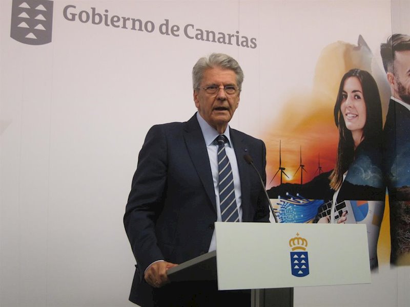 ep julio perez consejero de justicia del gobierno de canarias en rueda de prensa