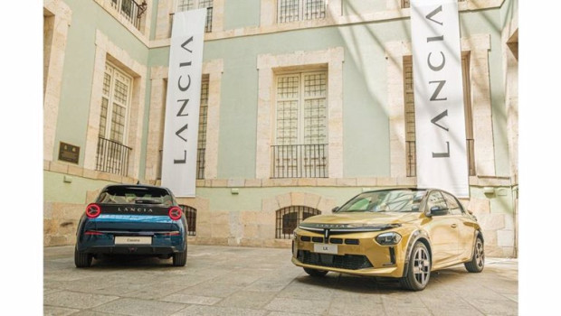 ep lancia abre pedidos de su nuevo ypsilon en espana con una gama electrificada desde 23900 euros