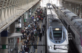 ep llegada de pasajeros en el ave procedente de madrid a la estacion de santa justa de sevilla